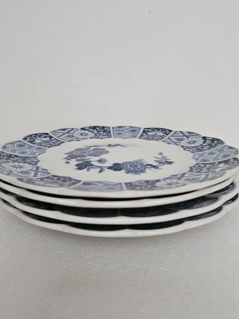 LIPPER & MANN Blue Imari Bread Plates~Japan~Scalloped Floral ~ Set of 4